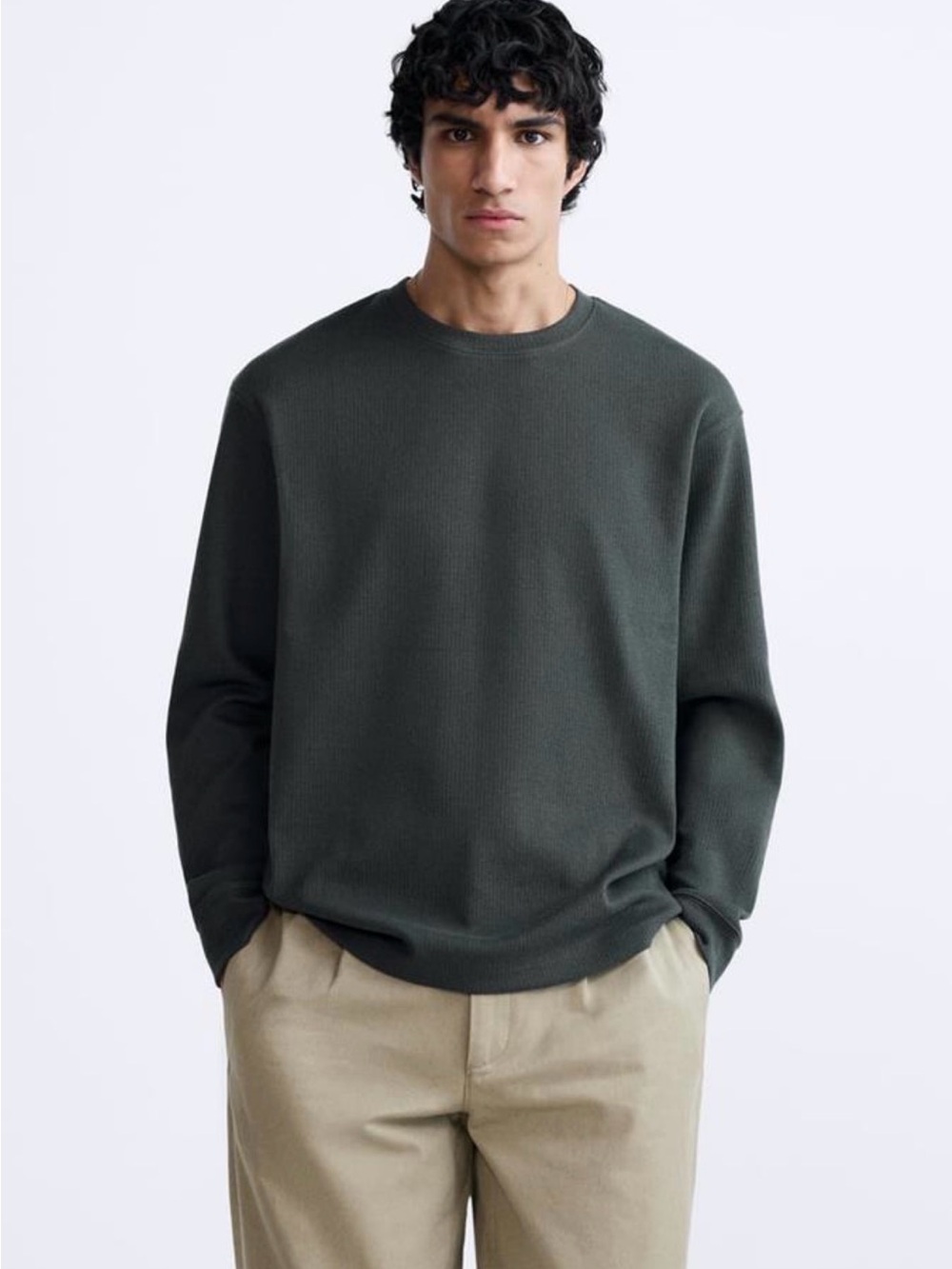Zara Men's Black Crewneck Sweater